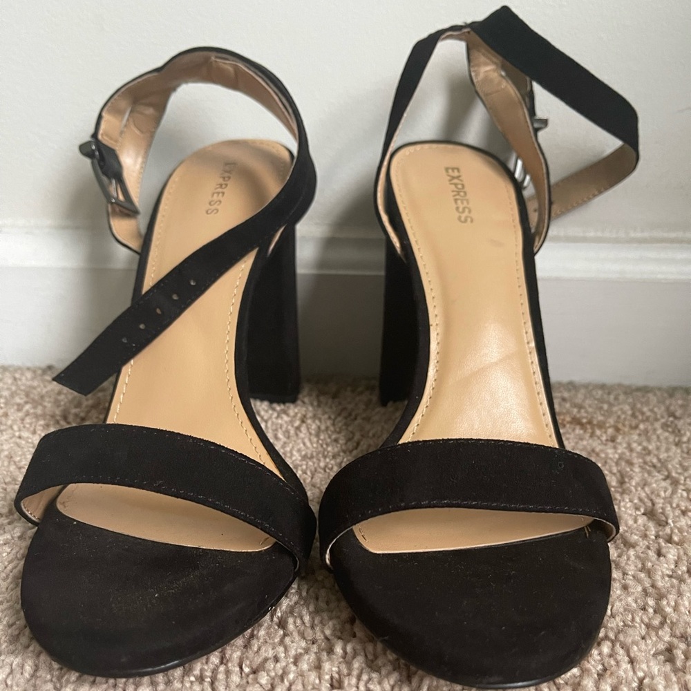 Express Black Suede Toe Strap Sandal Women’s 9.